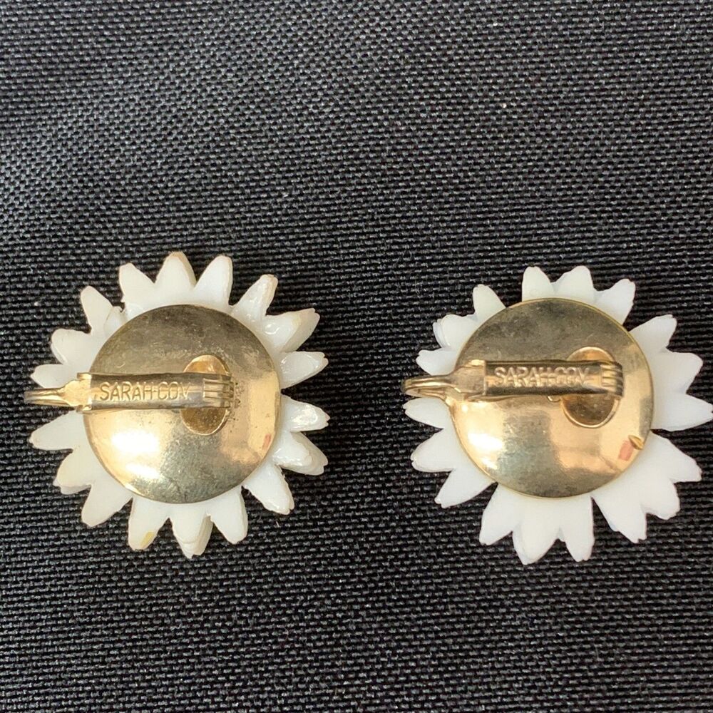 Vintage White/Yellow Celluloid Plastic Daisy Earrings Sarah Coventry - Picture 4 of 7